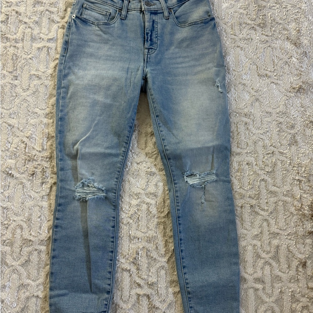 Brand new with tags Lucky Brand Light Blue Distressed Skinny Jeans size 4